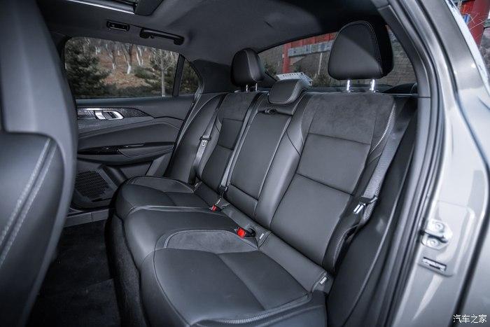 突出重围做个性的自主家轿年轻人眼里的领克03