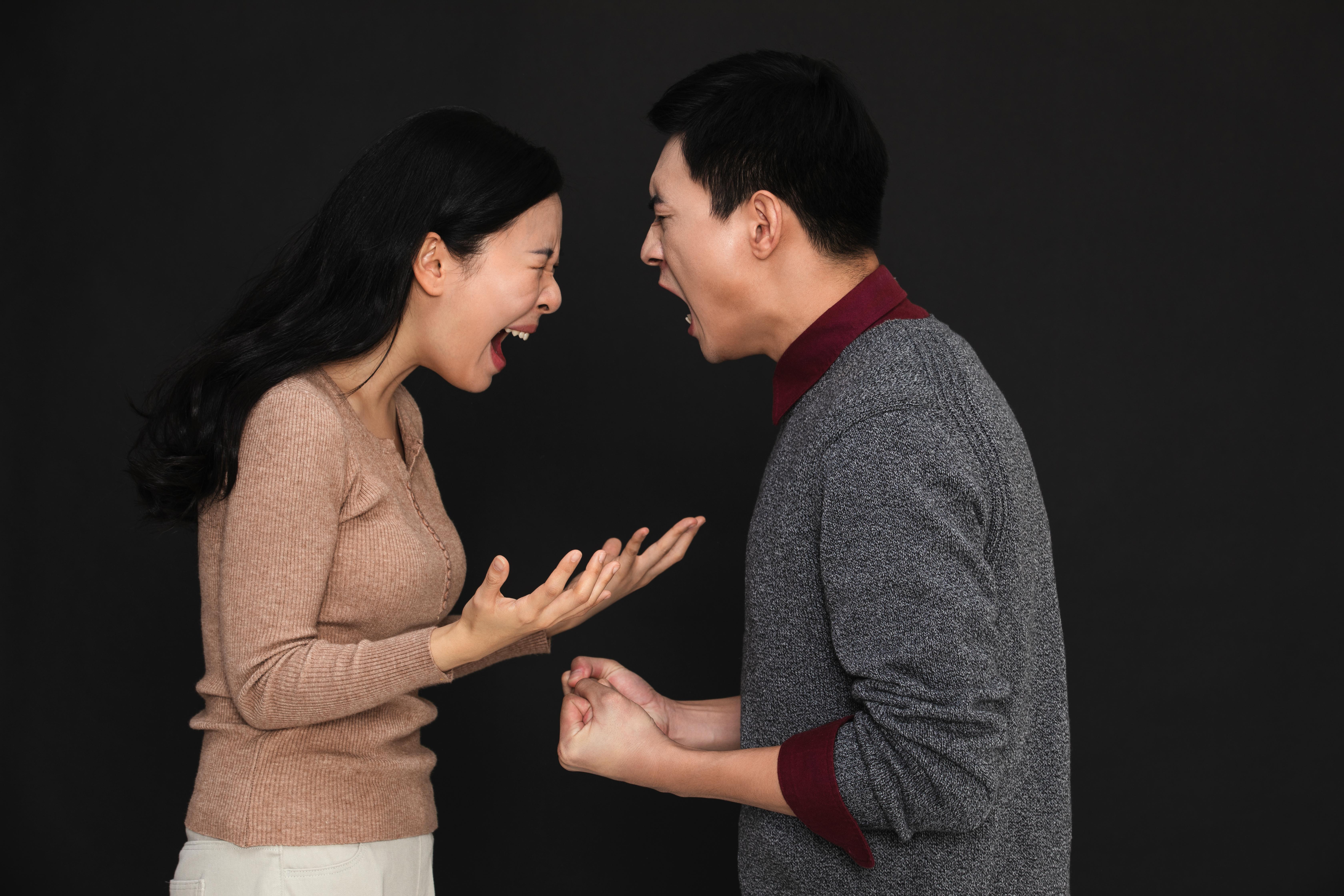 但在很多家庭里,夫妻之间的沟通往往仅限于聊孩子,很少会去聊彼此內心