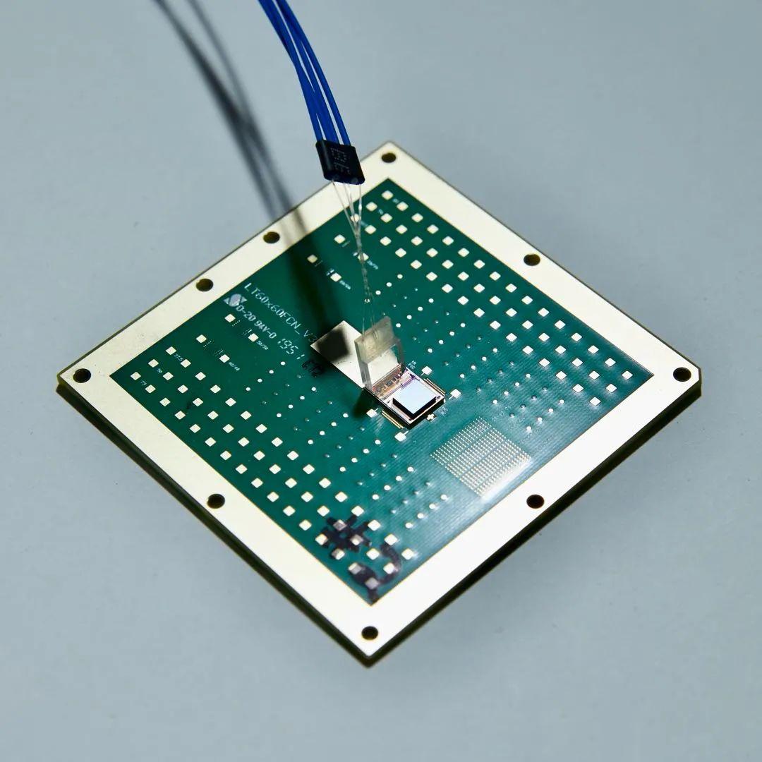 纳米光学先驱师生档详解光计算全球首款商用光子芯片将问世