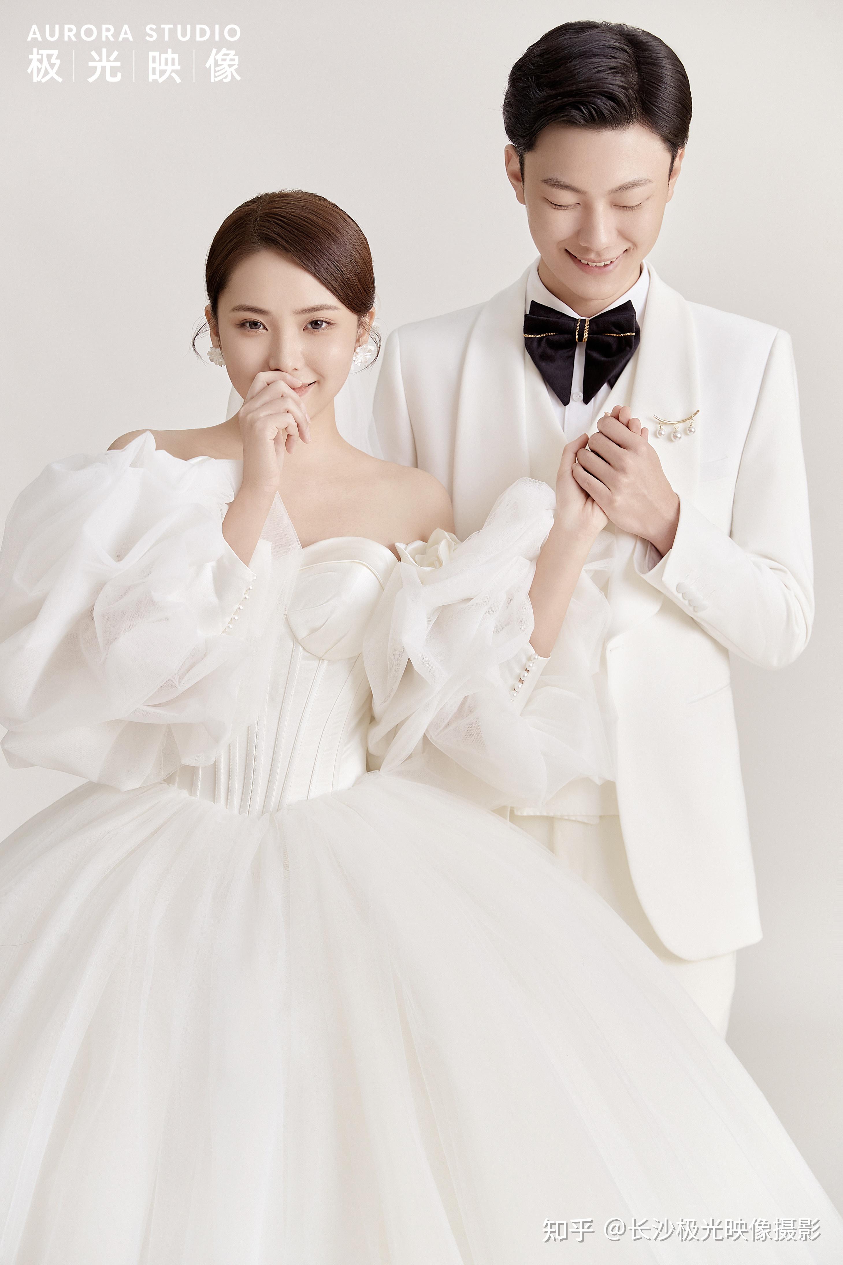 婚纱照极简风怎么拍才好看简约不失端庄呢