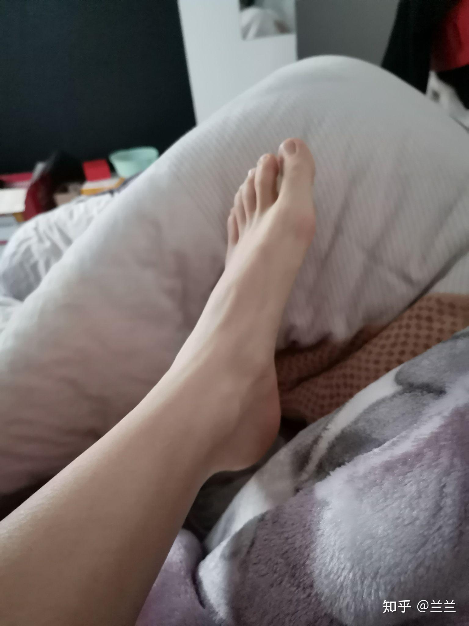 女生什么样的脚算好看