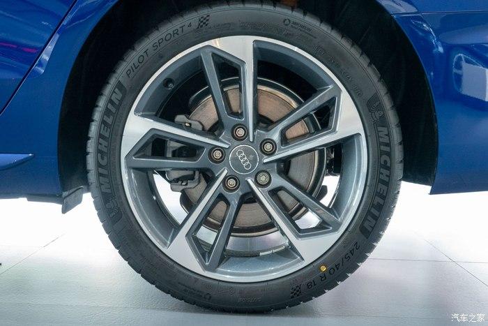 到店看车2020款奥迪a4l40tfsi时尚动感型