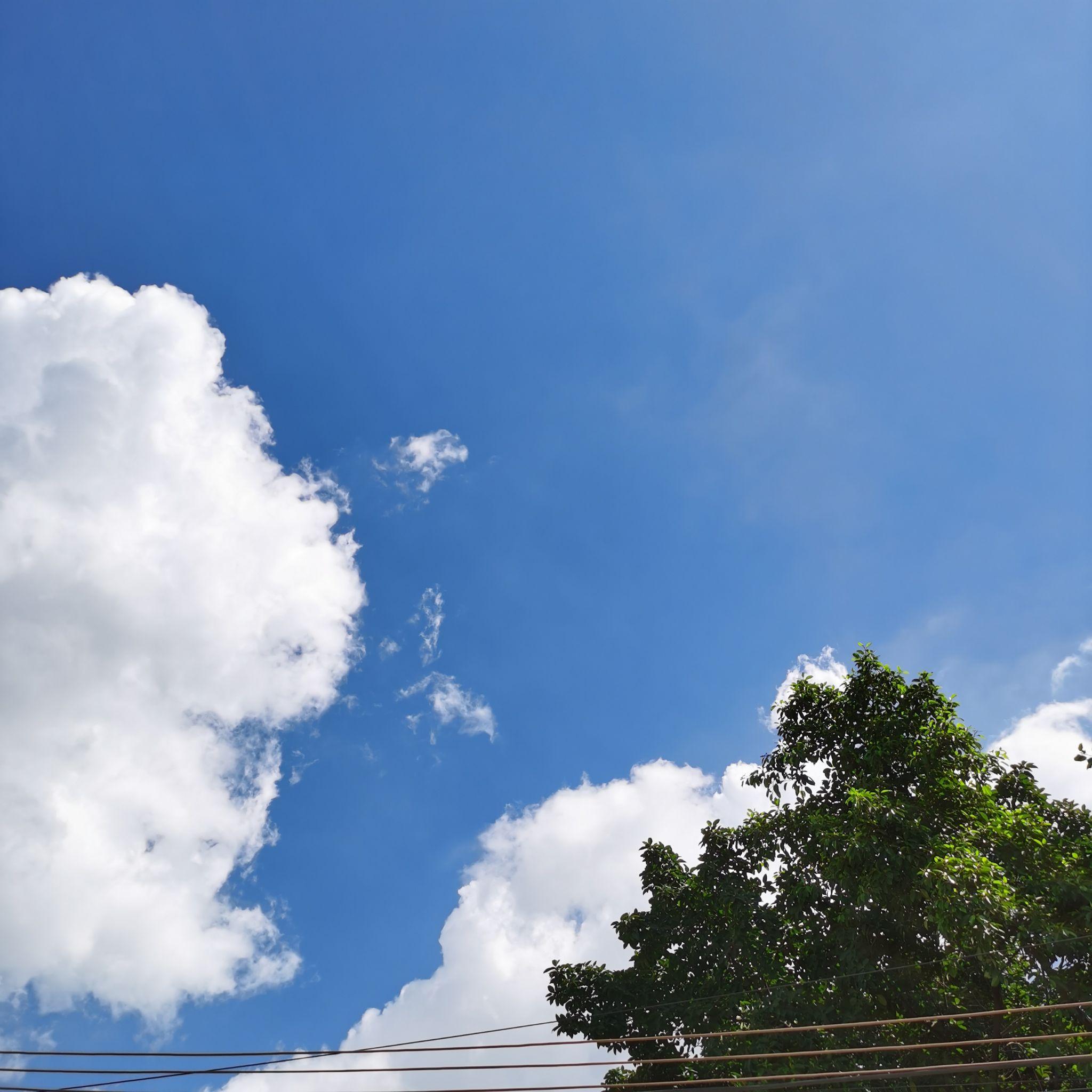 非常喜欢蓝天白云可以发一张自己拍摄的你最喜欢的天空照片吗