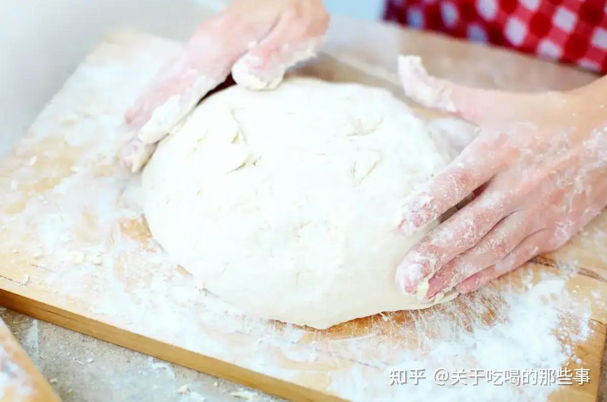 和面时,加热水还是加冷水?原来水温不同,做出的面食大不一样 - 知乎