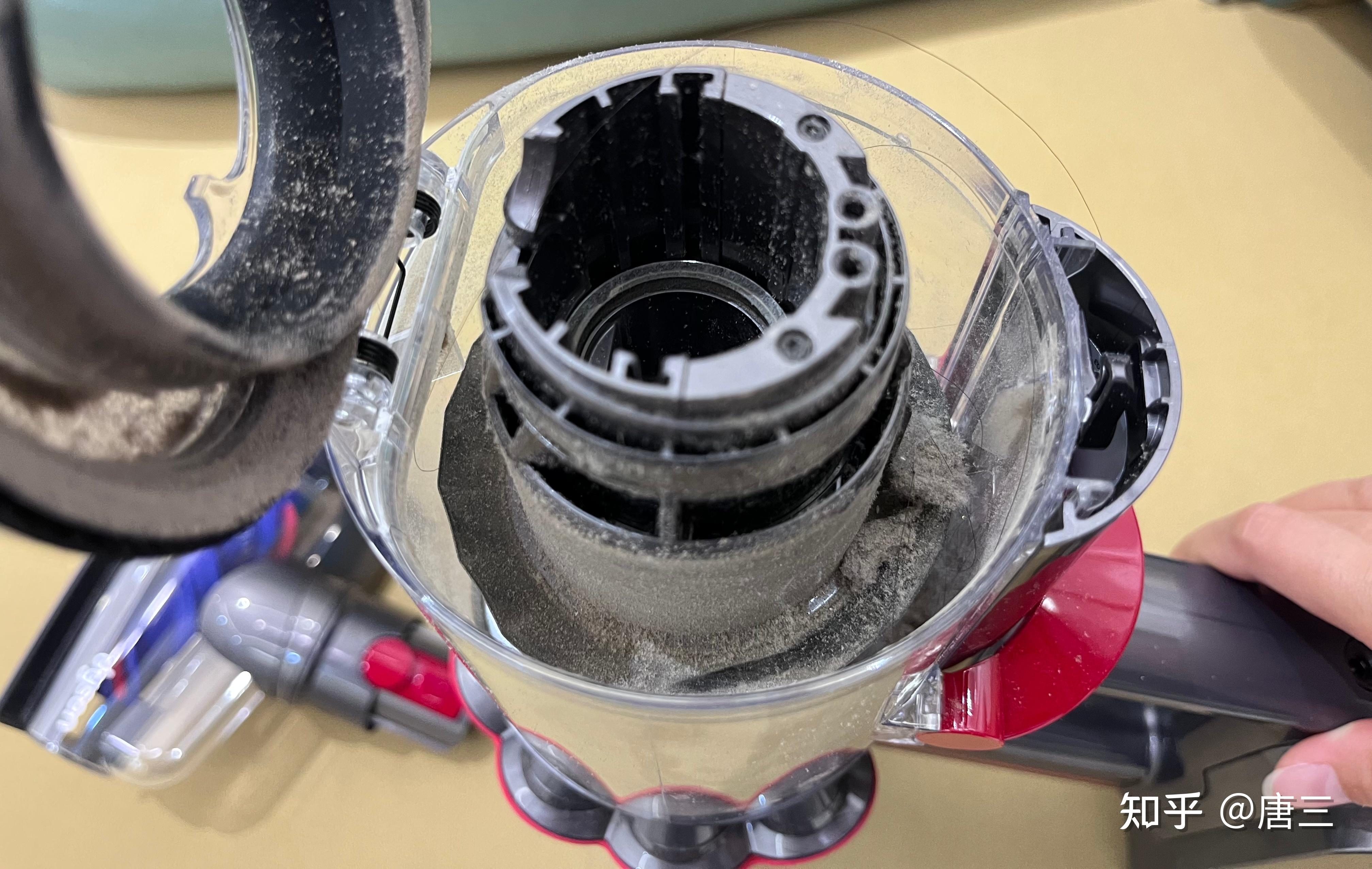 全家福追觅v16pro的配件包括贴边软绒刷,电动除螨刷,柔性扁吸,二合一