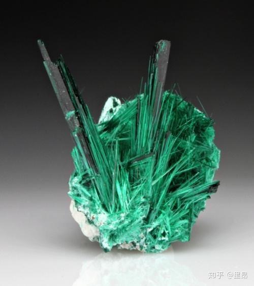 孔雀石:绿青","石绿","锏绿"