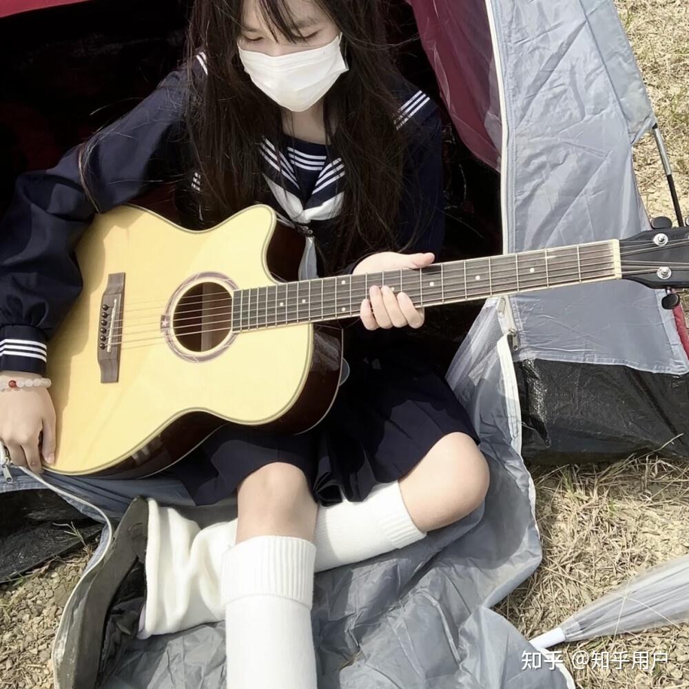 有没有女孩子弹吉他的头像