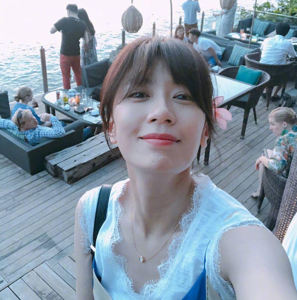 44岁贾静雯近照曝光:看完才懂女人的脸有多重要