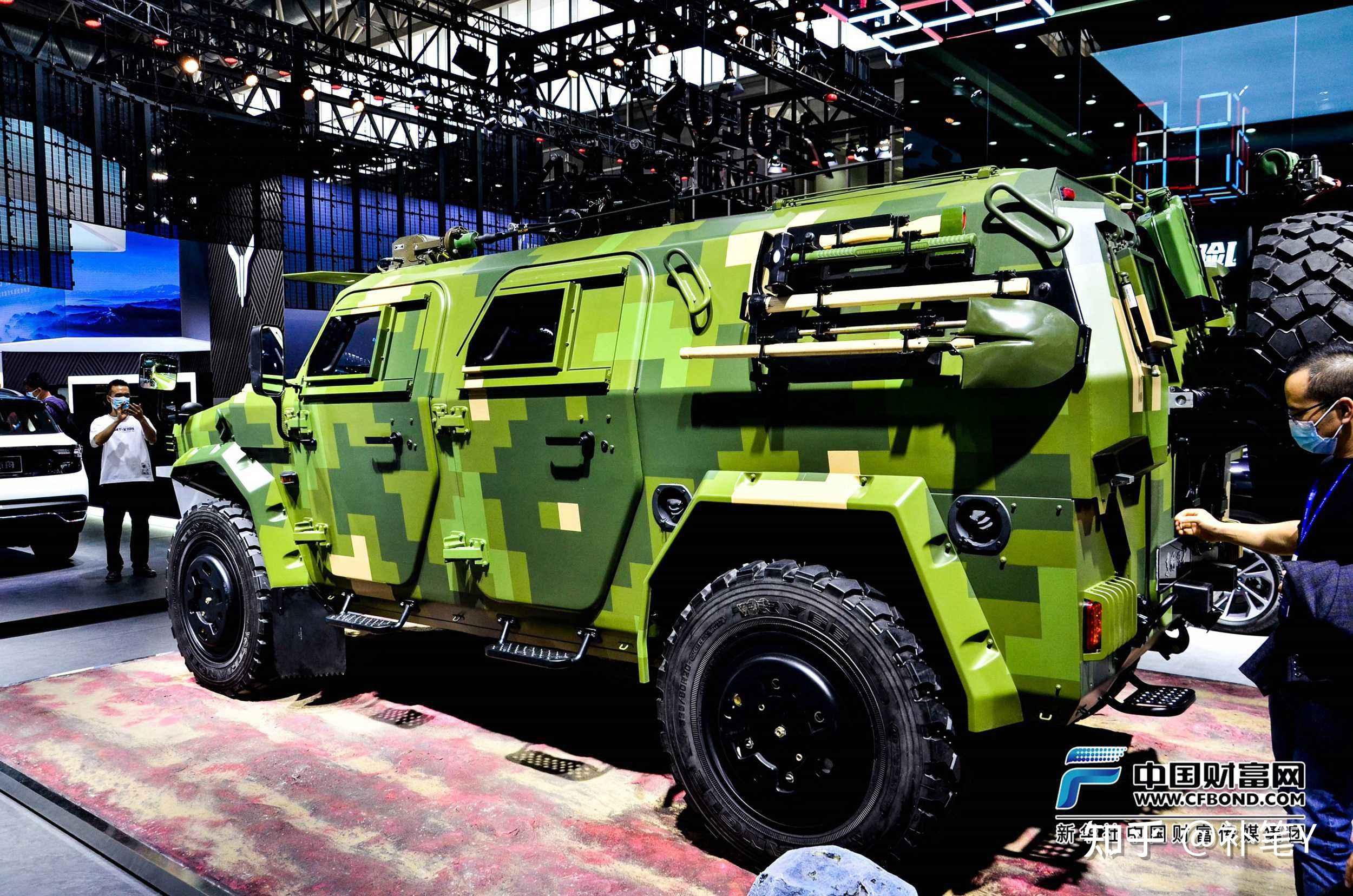 记得我国军用越野车有三大品牌,猛士,勇士,还有一个不记得了,问一下