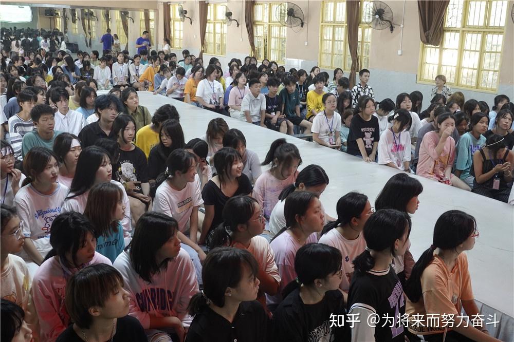 湘潭服装学校持续开展对学生的安全教育培训工作