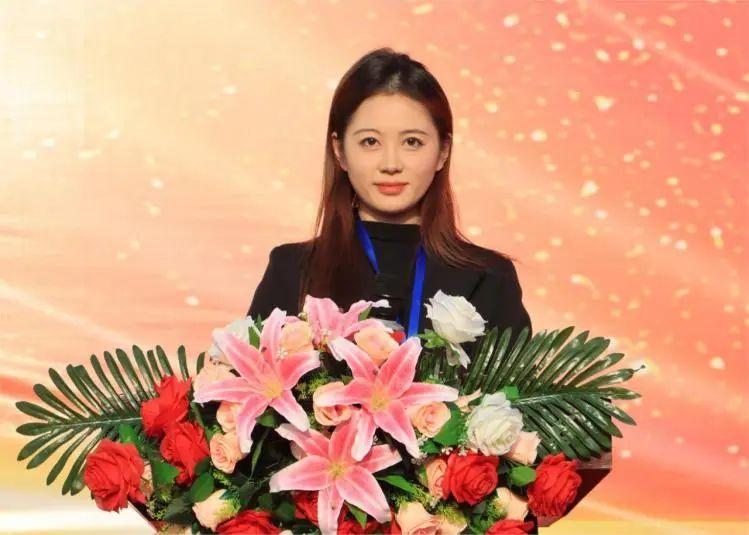 随着主持人杨艺萍老师的致辞,江西工商高级技工学校期中考试暨运动会