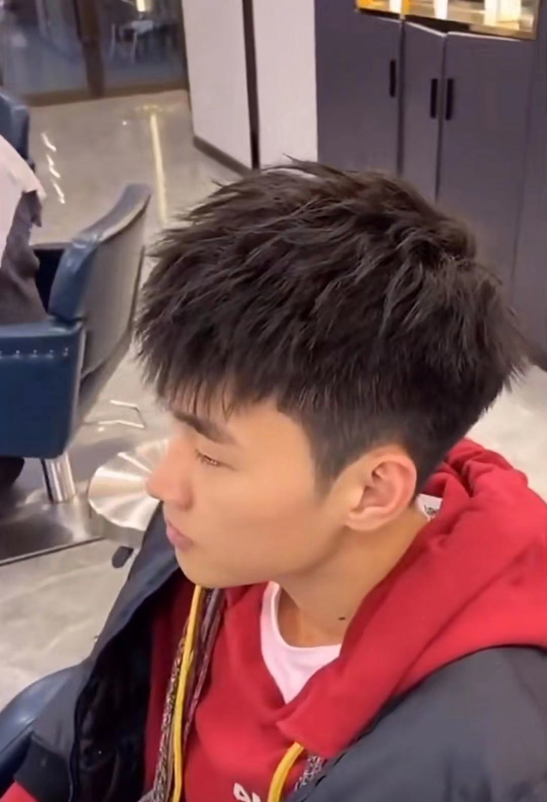 发质偏软的男士可以做什么样的发型,或者怎么保住头发不塌? - 知乎