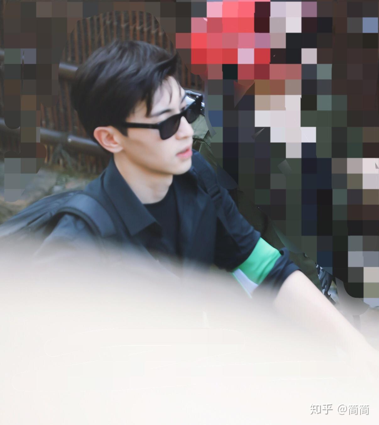 邓伦有哪些出圈神图惊艳到你? - 知乎