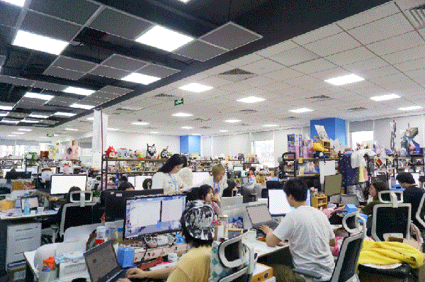 今天就跟小香一起来看看b站员工的工位吧!