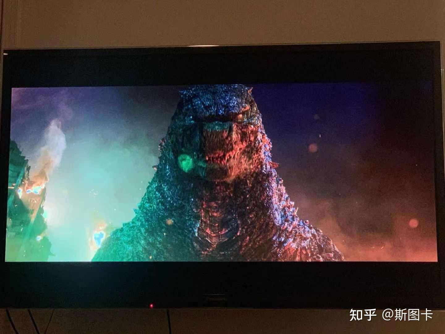 电影里哥斯拉踩着金刚时说了什么