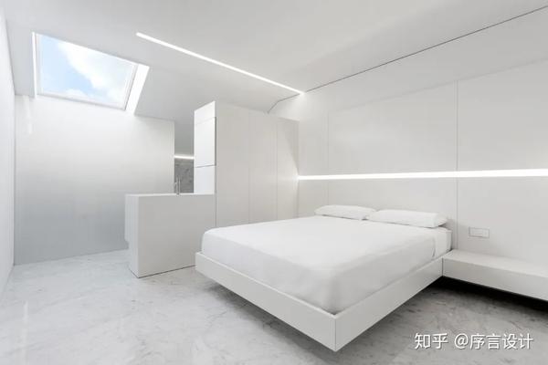 建筑改造利用黑与白不同元素界定空间
