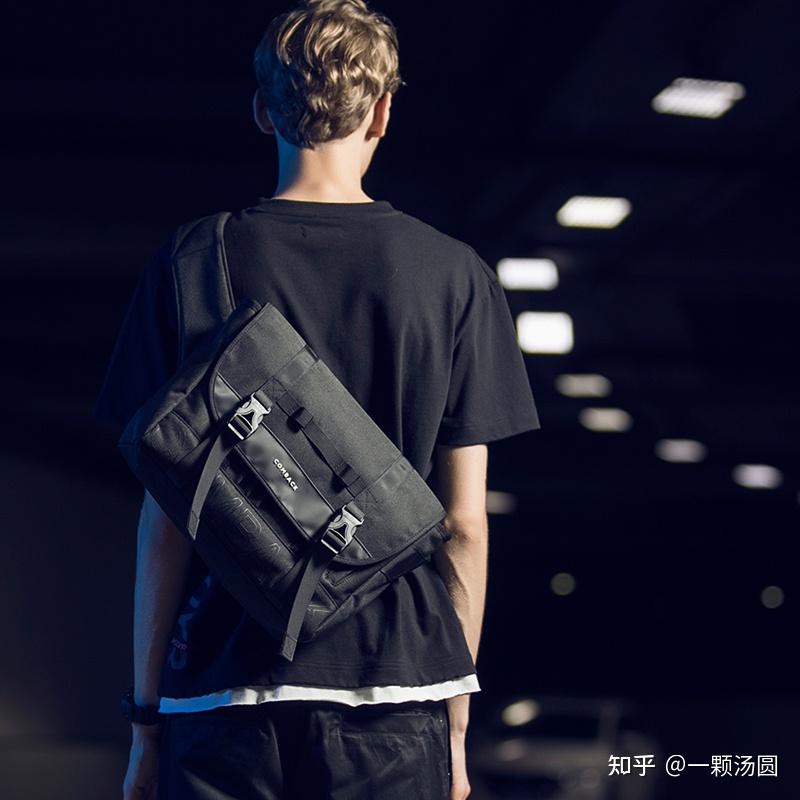 斜挎包/邮差包 | 高颜值的十大斜挎包品牌推荐,适合男生的潮牌背包-2023年 - 知乎