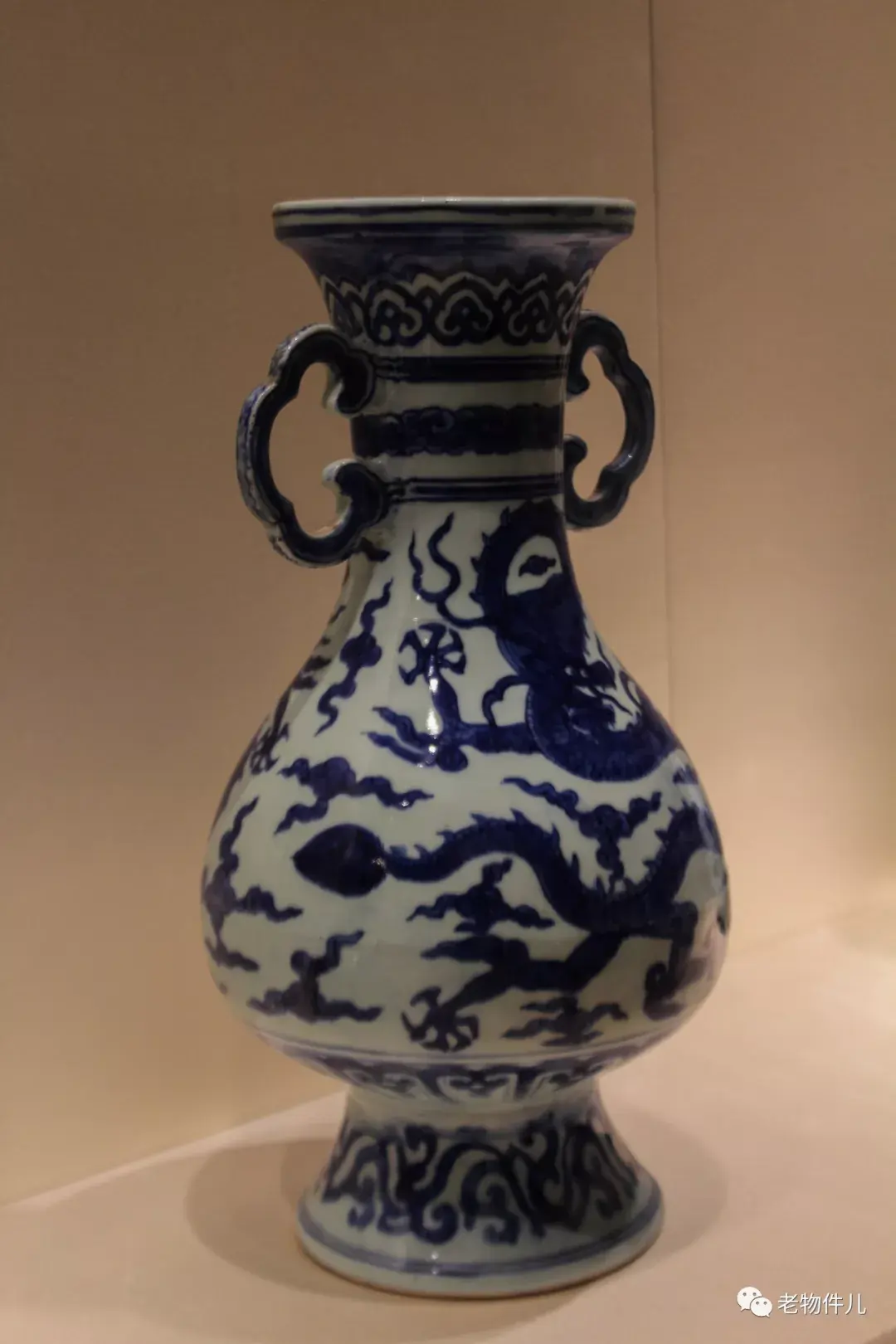 ○大明嘉靖年製 款 中国 斗彩 蒜頭瓶 壺 花瓶 中国美術○