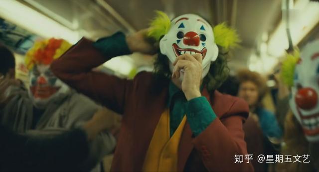 从喜剧之王到小丑看一场闹剧是如何演变成暴动的