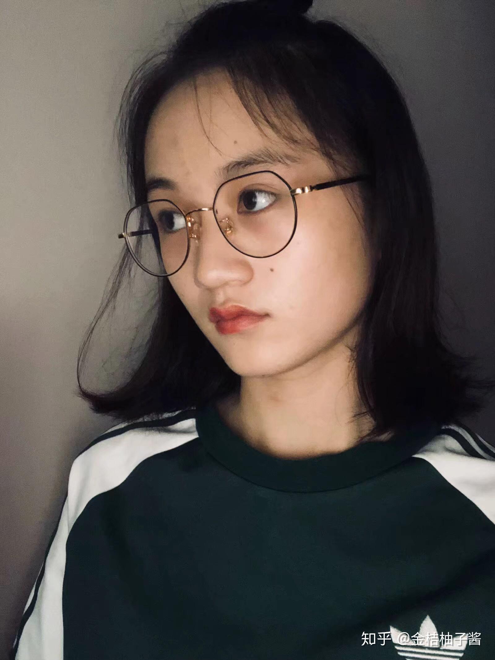 高中时素颜就好看的女生长大化妆后岂不是逆天吗