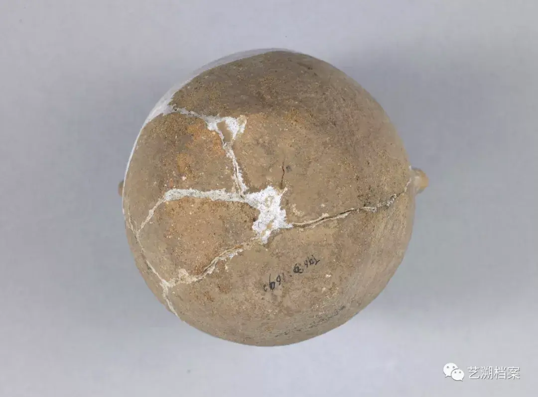 磁山文化八千年前制作的手工陶器