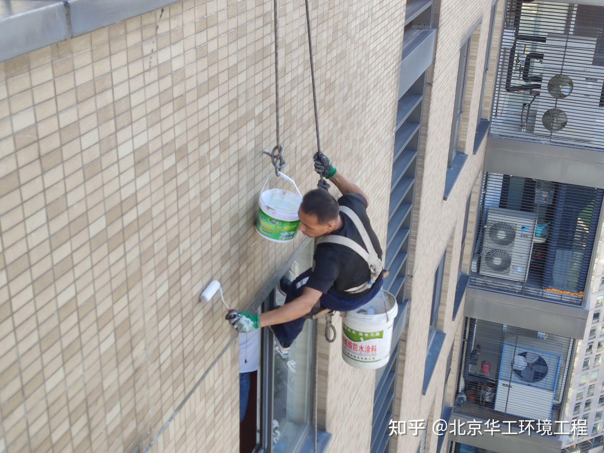 窗户防水补漏为什么难治理,蜘蛛人窗户漏水维修师傅技术问题分享