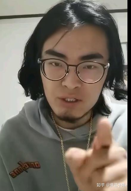 能不能贡献出你们带篮子的表情包? - 知乎