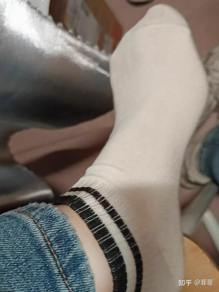 午睡的时候可不可以脱袜子光着脚丫?