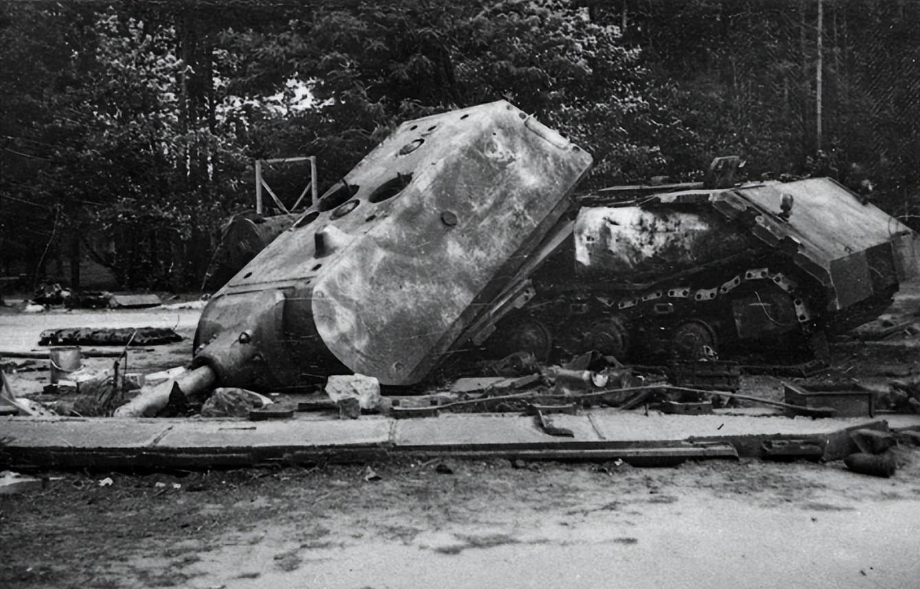 鼠式坦克:重约3辆虎式,外壳炸不坏,德军却吐槽:开它就是送死