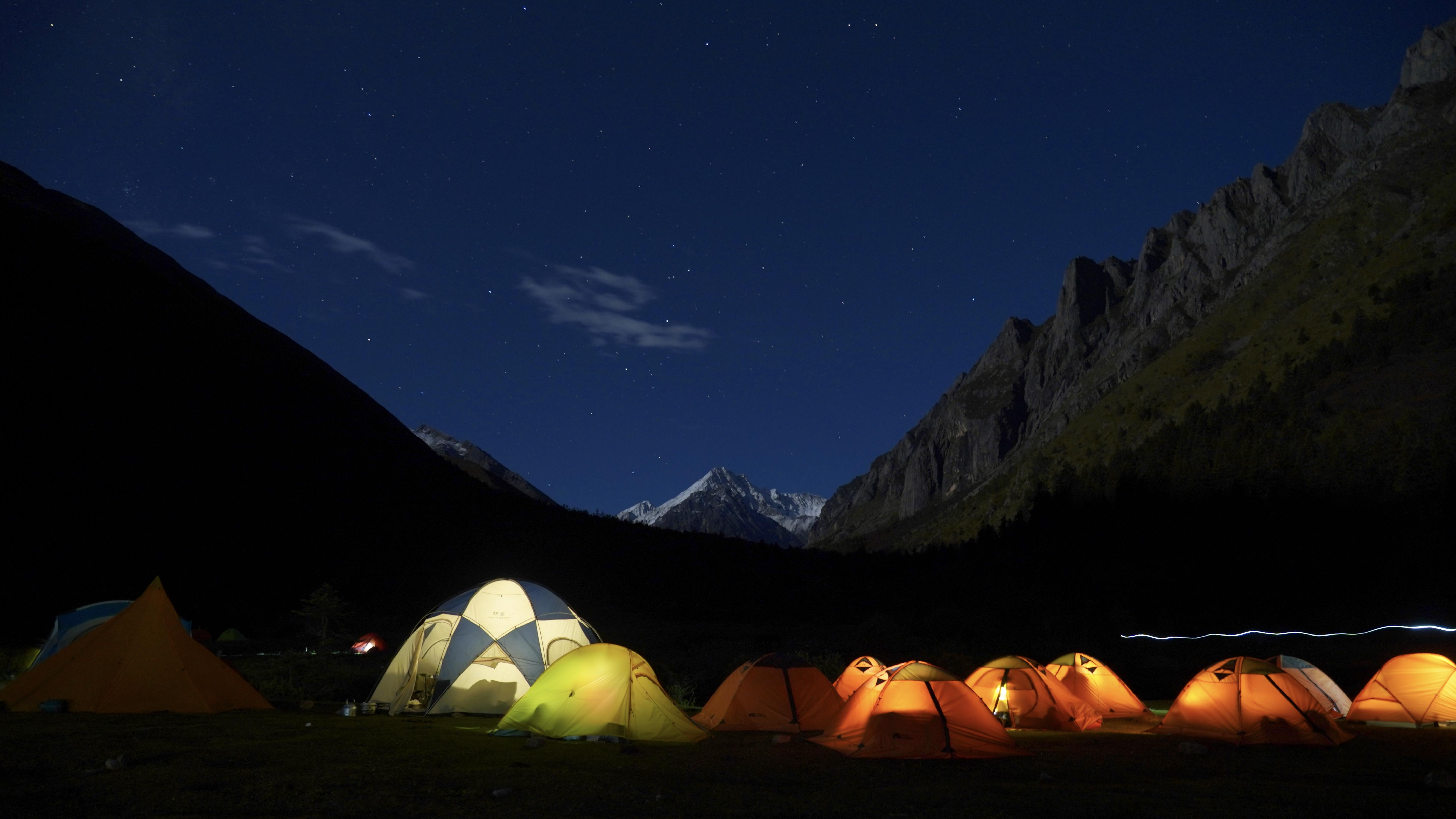 户外旅行vs传统旅游你该如何选择