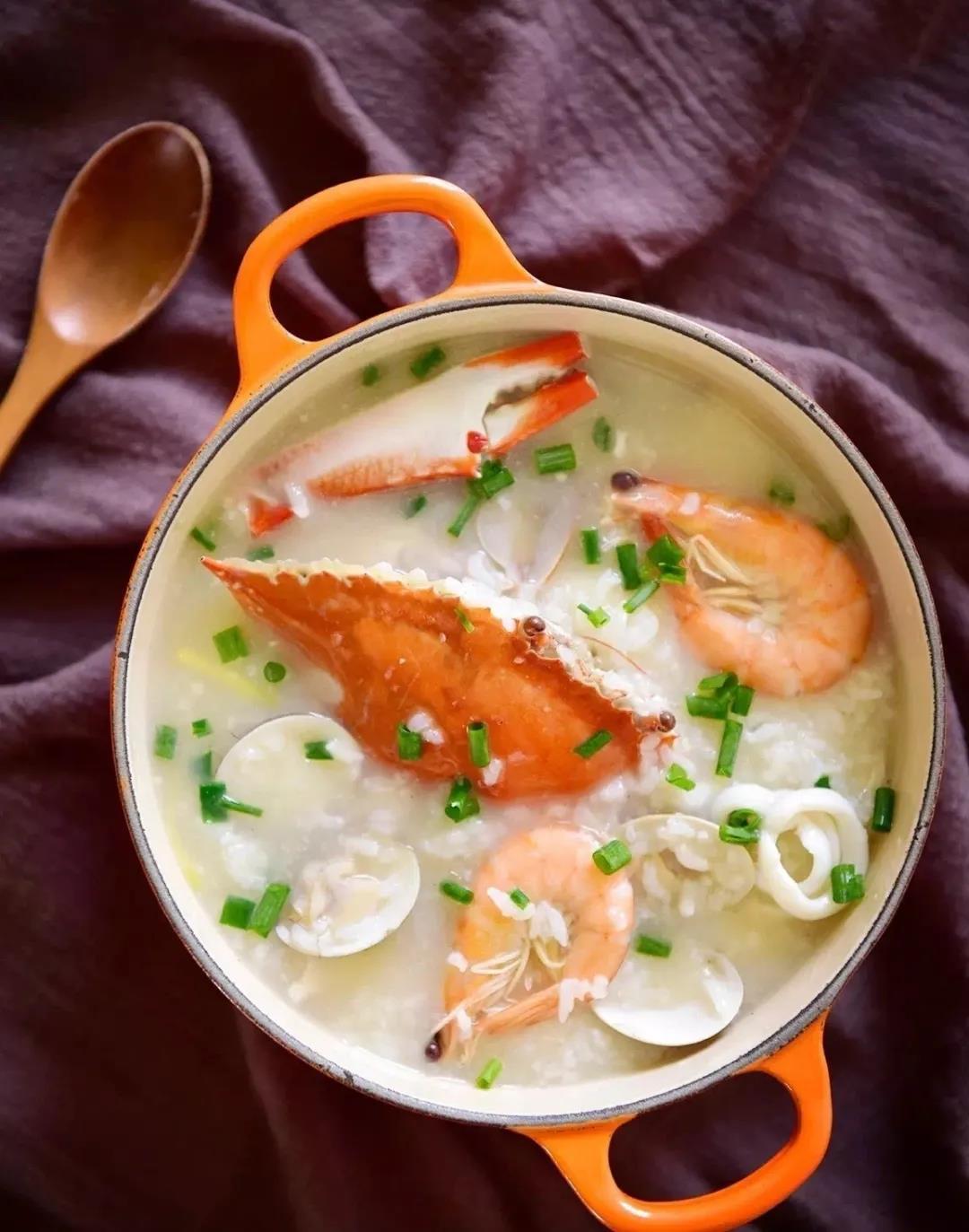 蟹肉,汤为原味鸡汤蟹黄汤包是江苏传统小吃早餐:蟹黄汤包,海鲜螃蟹粥