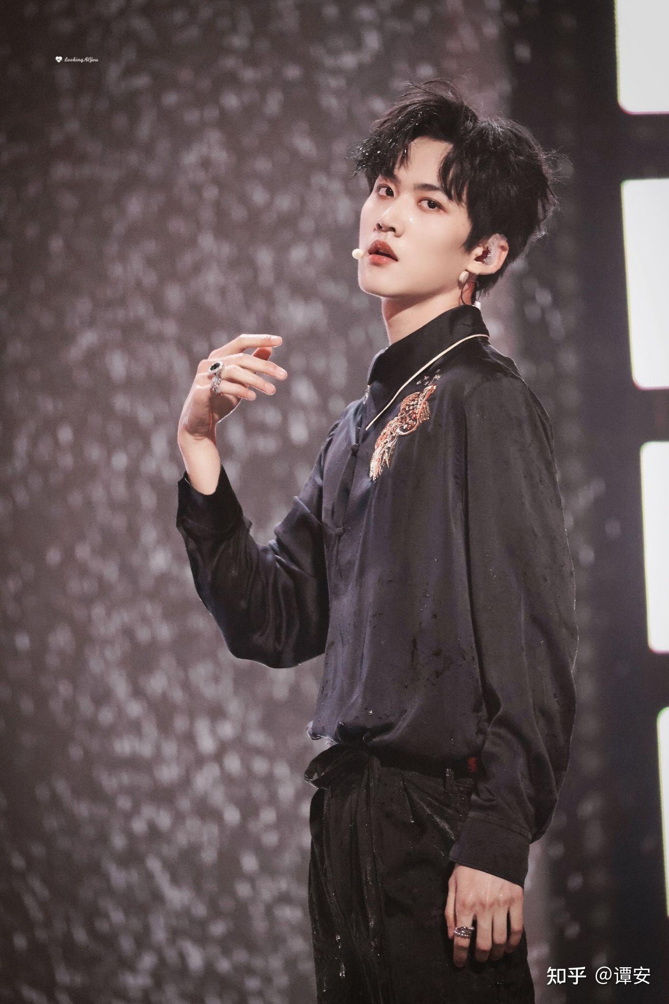 从偶像练习生到现在你心目中的内娱男团选秀颜值top是谁呢