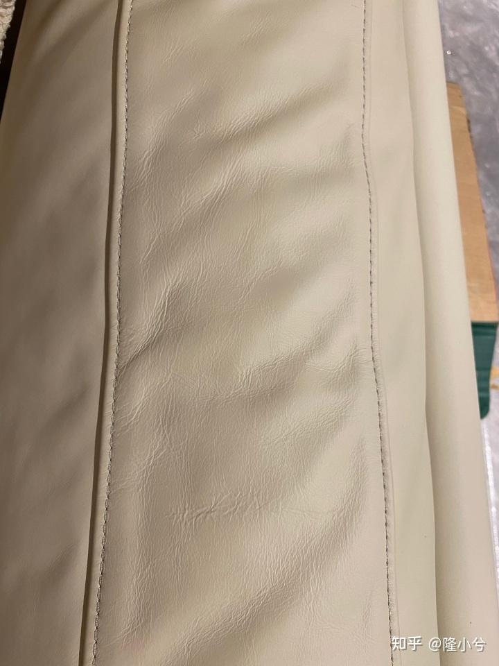 皮沙发买回来用了三个月就出现这样的褶皱是因为什么