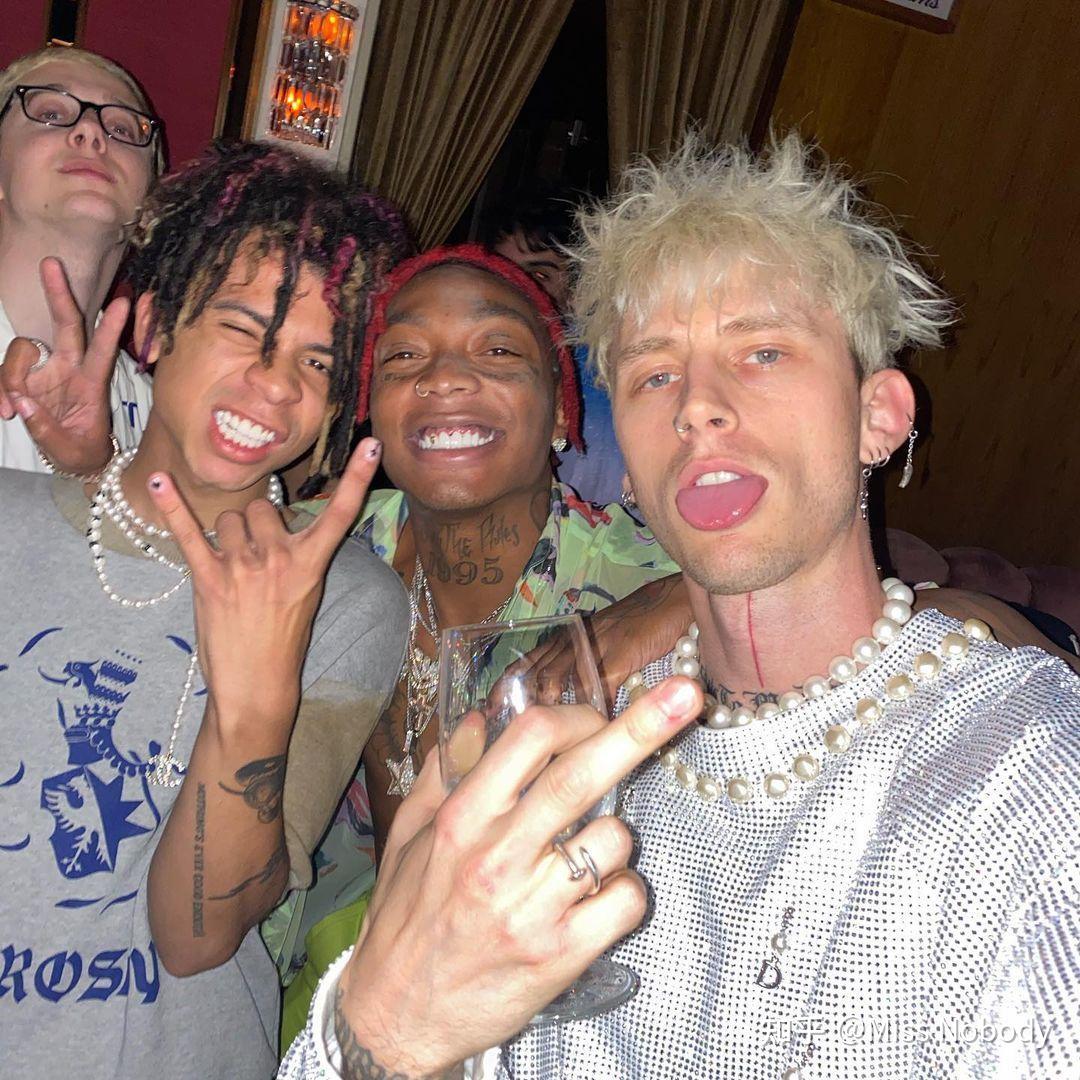 怎么评价machine gun kelly这位白人rapper?