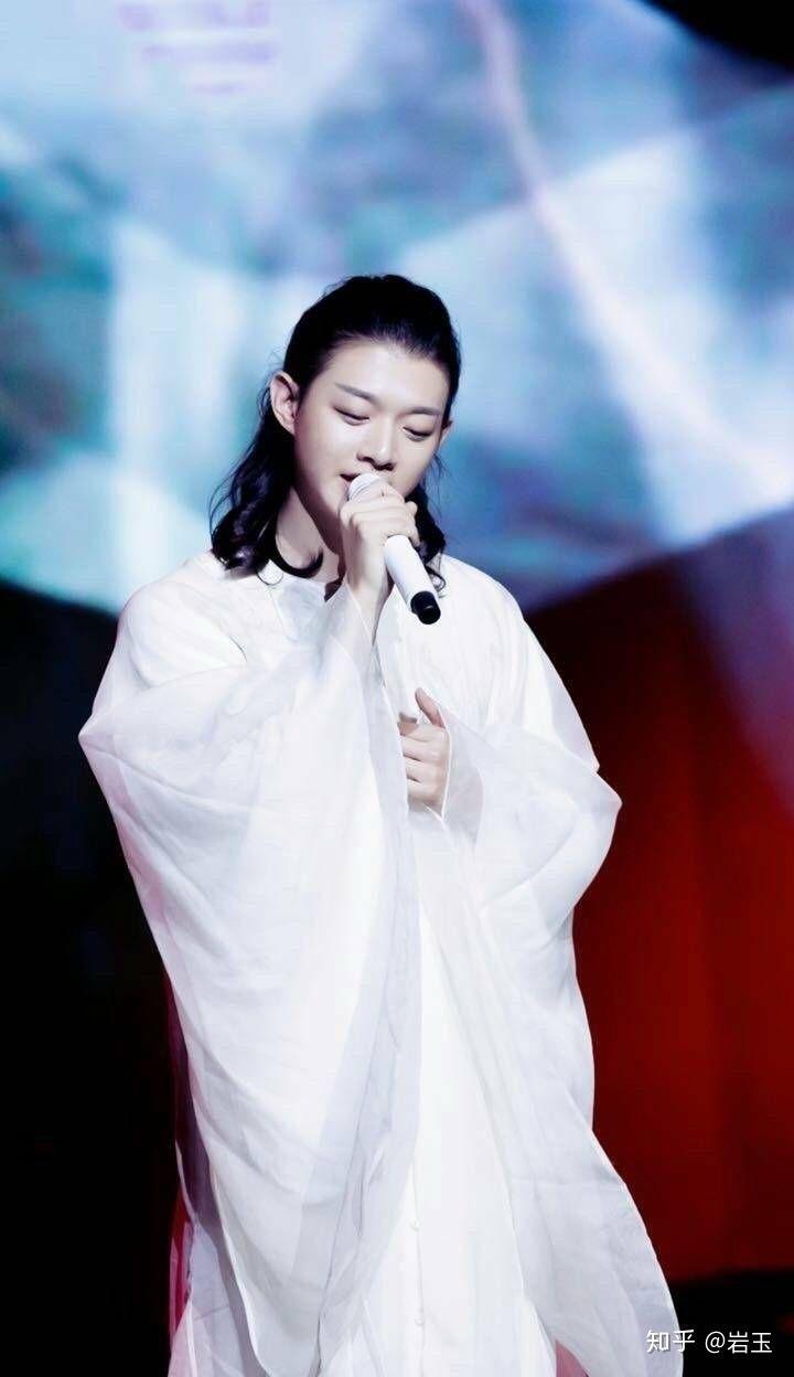 哪张霍尊的照片最惊艳你? - 知乎