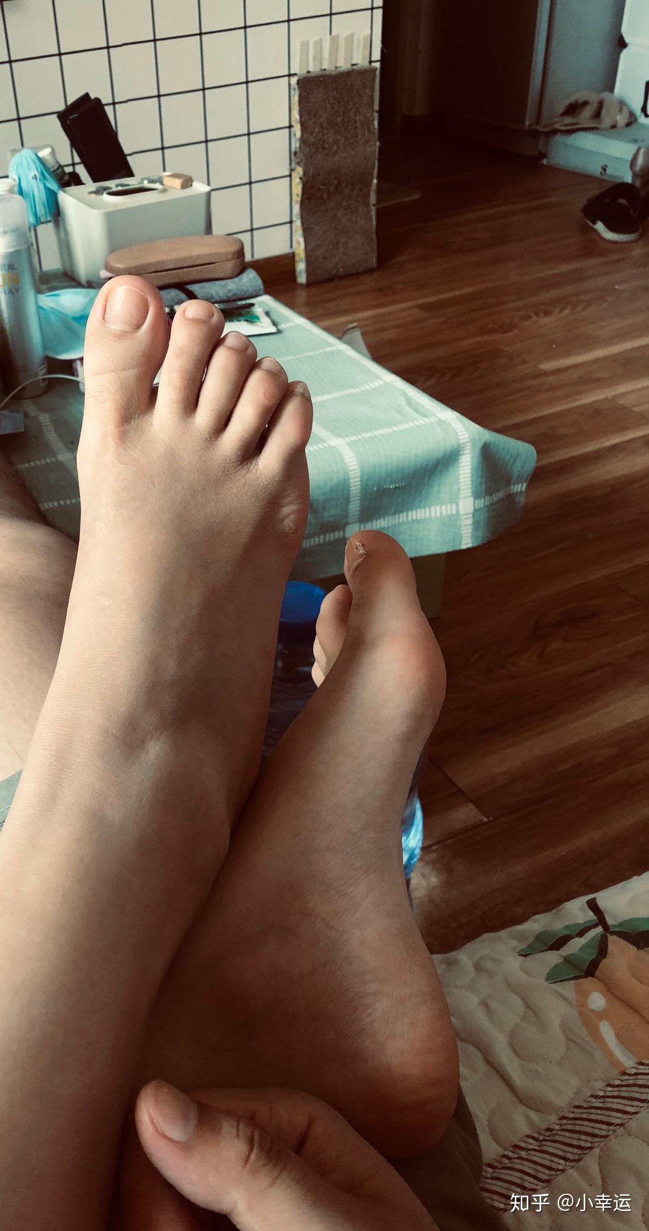 一个女生的脚能有多好看?