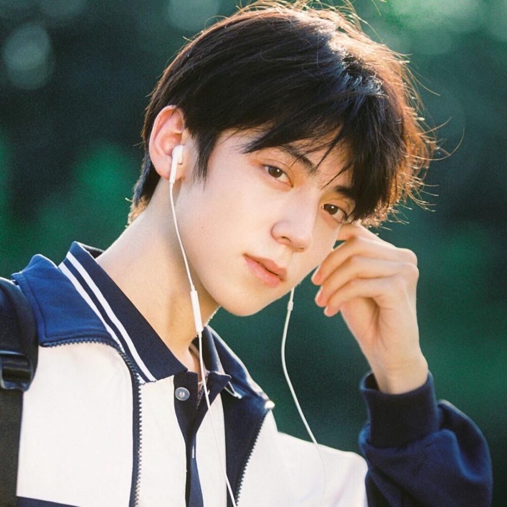 有没有意境文艺简约男生用的头像? - 知乎