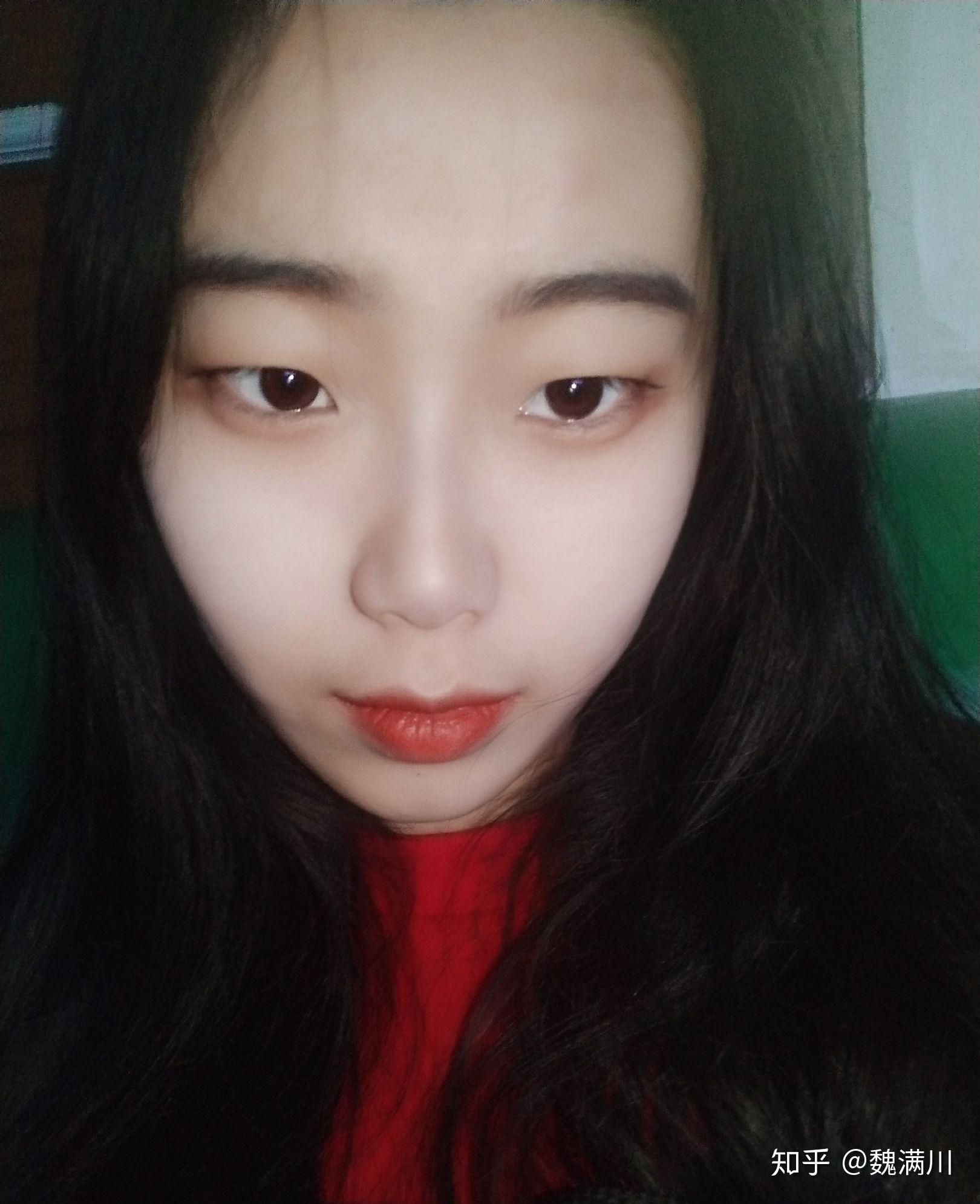 单眼皮塌鼻梁鼻翼大脸盘子不小的女生,不那么丑是什么样的?