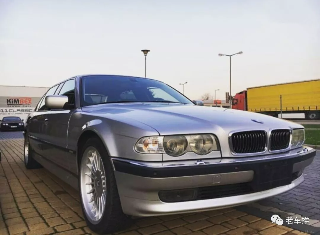 还记得《非常人贩》里,那辆 宝马经典车e38 吗?