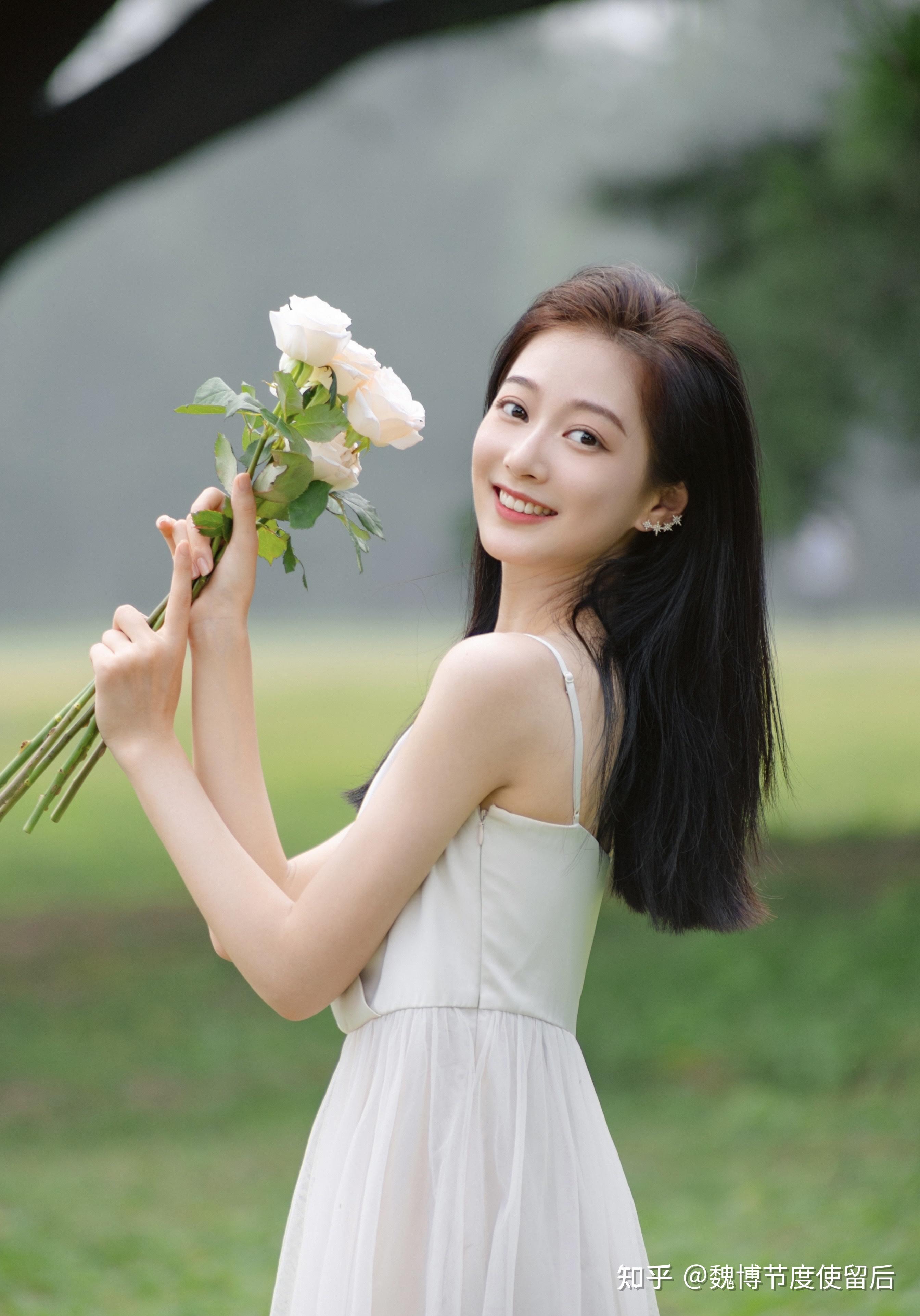 如何看待冯琳爆火,怎么网上都是夸的基本没有骂的?