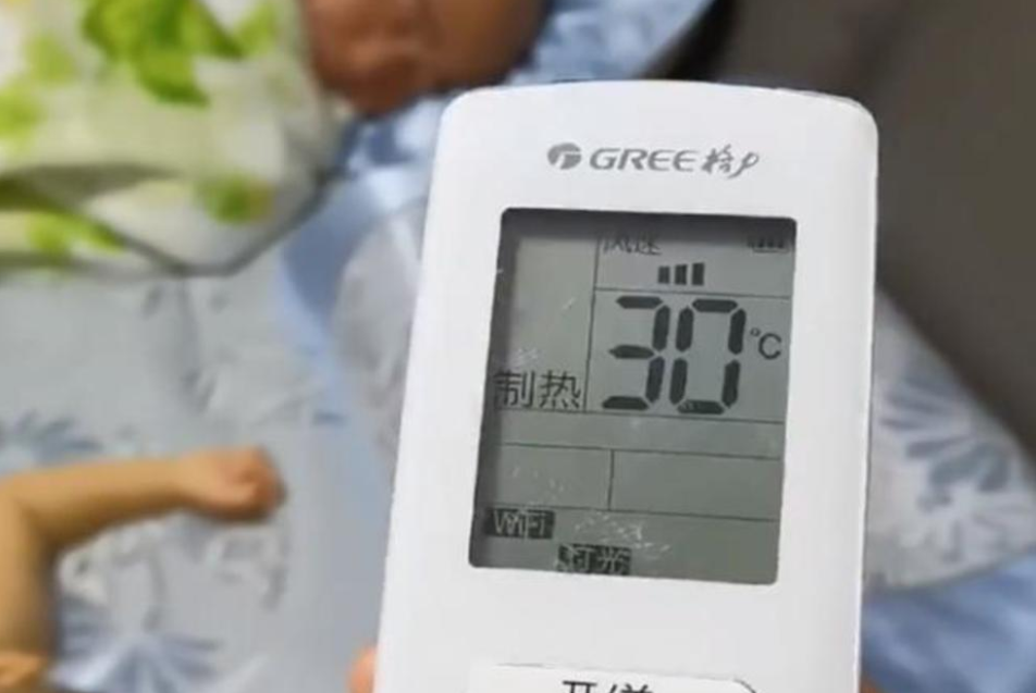 宝爸带娃睡觉空调开16度娃晾一边自己裹被宝妈的反击记一生