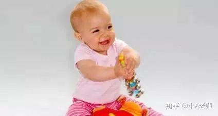 婴儿几个月会爬行视频 v2-7b9540002a96c1856bb09173af0ad938_r.jpg