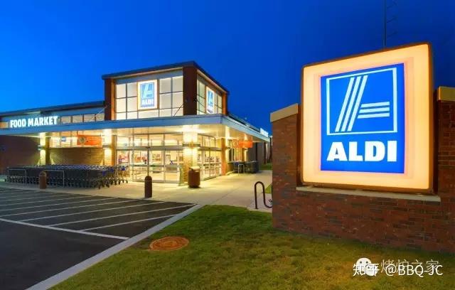 排行上,第一是比尔盖茨,第二是巴菲特,aldi他们两兄弟都进入到前十位