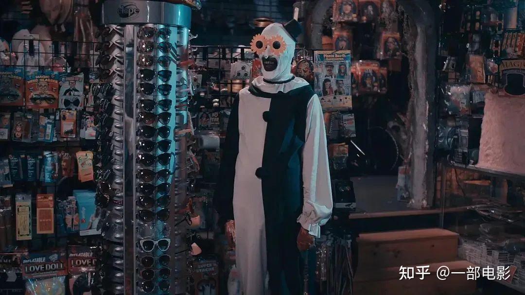 2 amelie-mclain-interview-on-playing-the-little-pale-girl-in-terrifier-2
