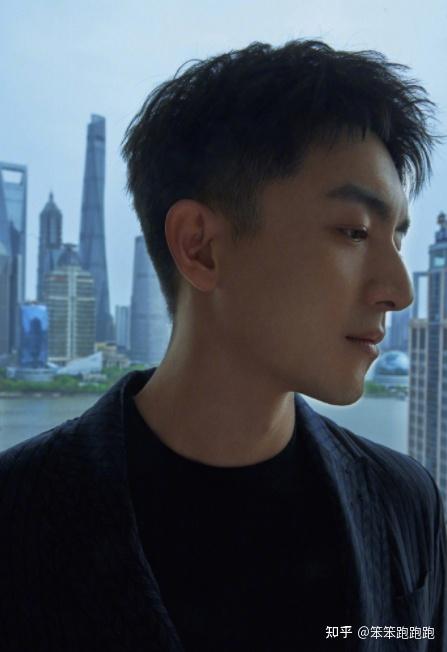 在校期间有个女友闹菇,分手时闹得并不愉快,林更新为她庆生遭对方吐槽