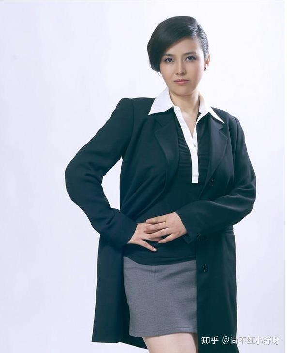 看了王澜的造型,才发现:中年女人自然、富态比起强扮嫩更美 - 知乎