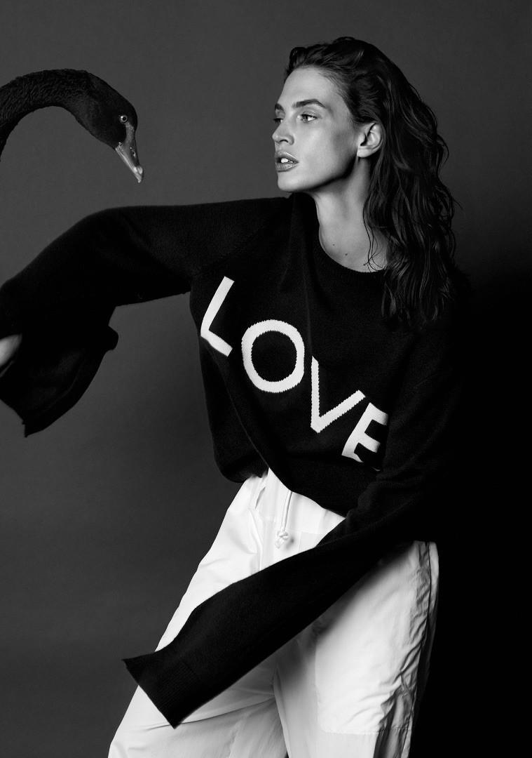 求ysl反转巴黎香水广告中的女模特姓名有没有人知道啊