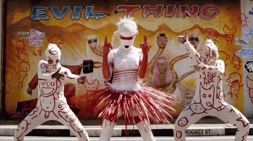 怎样从喧嚣的世界脱颖而出从南非说唱团体dieantwoord看亚文化运动zef