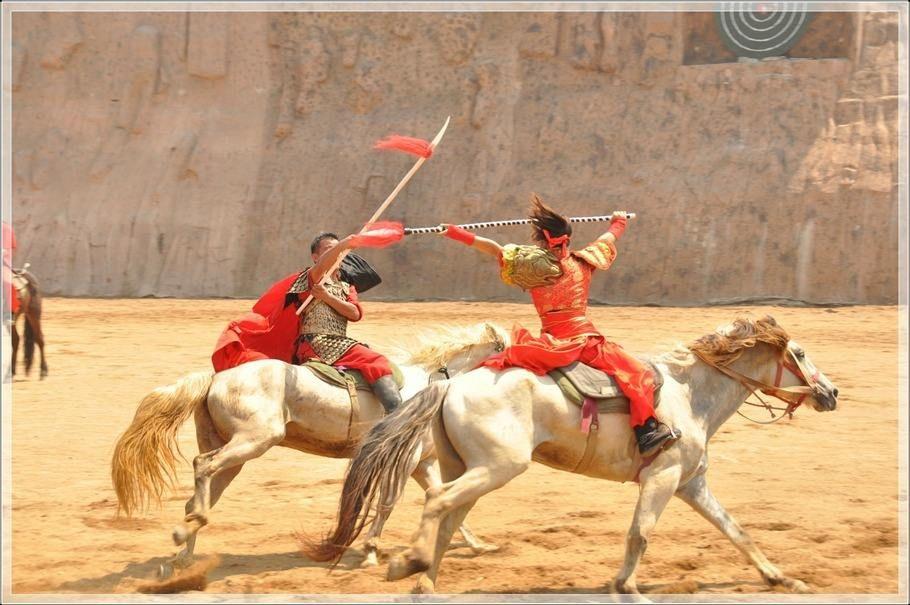 刘备的双股剑如何在骑马时使用