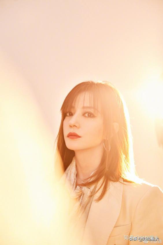 黑洞演员照片 v2-7c2ff5d7a31bdd67e8457b11abcb5e44_r.jpg